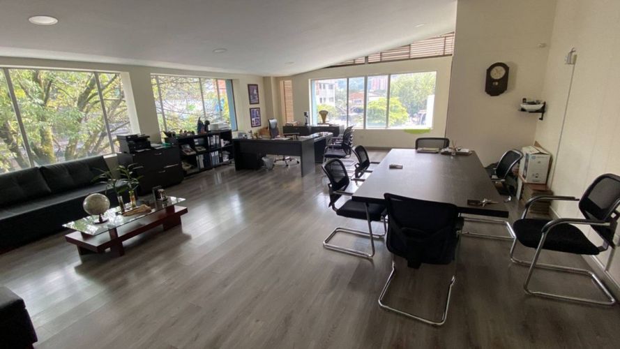 Oficina en arriendo en El Poblado, Medellín, 67 m² · foto 2 de 4