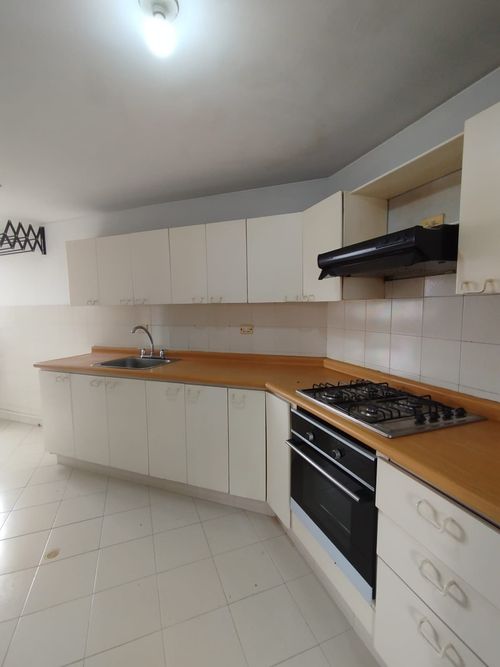 Apartamento en venta en Pinares, Pereira · foto 2 de 6
