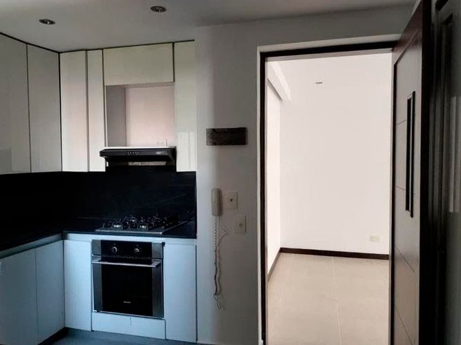 Apartamento de 3 alcobas en arriendo en El Poblado, Medellín, 175 m² · foto 6 de 10