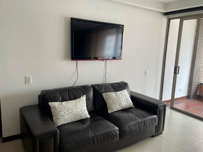 Apartamento de 3 alcobas en arriendo en El Poblado, Medellín, 175 m² · foto 2 de 10