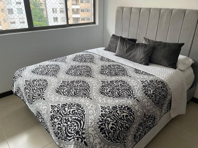 Apartamento de 3 alcobas en arriendo en El Poblado, Medellín, 175 m² · foto 7 de 10