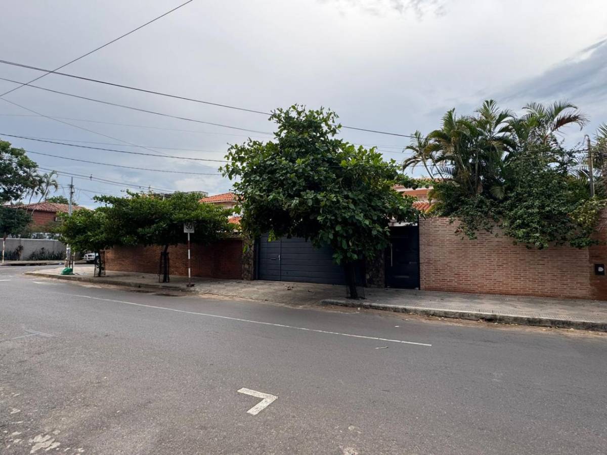 EN VENTA: PROPIEDAD EN ESQUINA de 938 m2 EN BARRIO HERRERA — foto 2