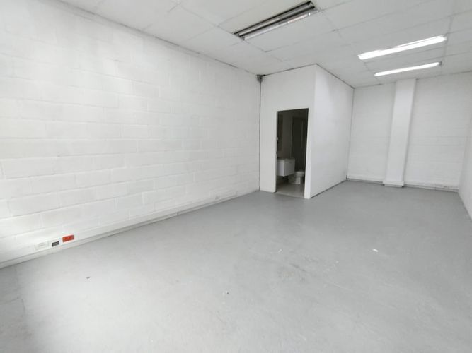 Bodega en arriendo en Primavera, Envigado, 640 m² · foto 2 de 20