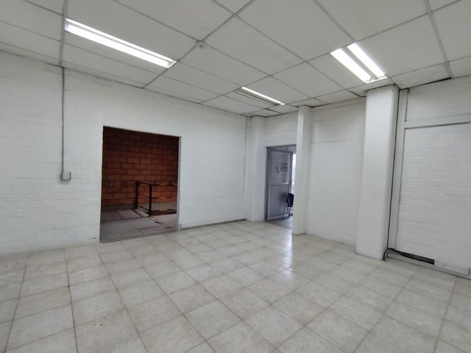 Bodega en arriendo en Primavera, Envigado, 640 m² · foto 9 de 20
