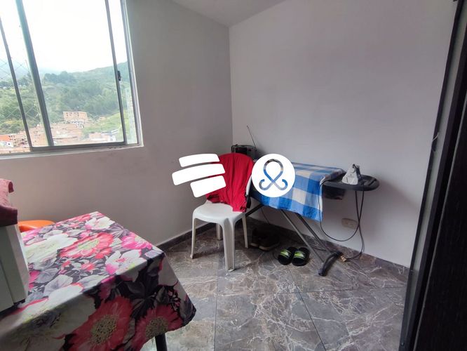 Apartamento de 3 alcobas en venta en San Martin, Bello, 55 m² · foto 11 de 16