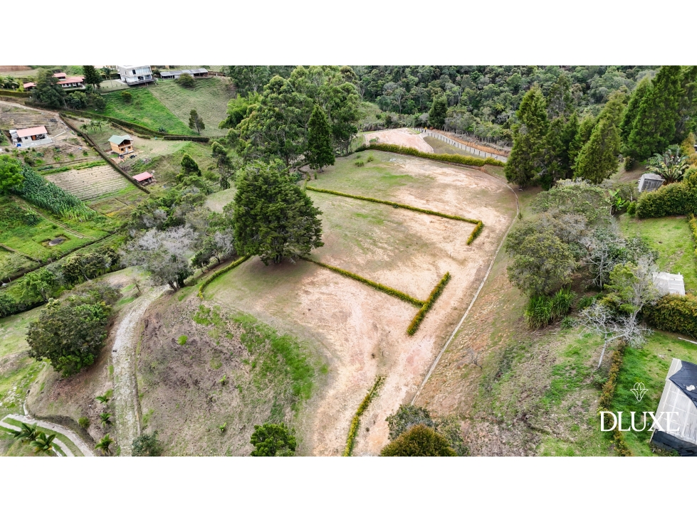 Land in Mampuesto (2046 m²) for Sale - 2