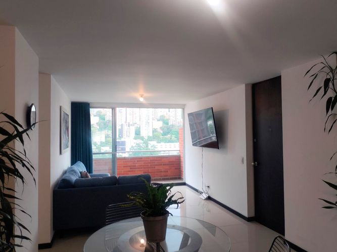 Apartamento de 3 alcobas en arriendo en El Poblado, Medellín, 84 m² · foto 2 de 18