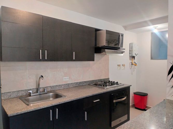 Apartamento de 3 alcobas en arriendo en El Poblado, Medellín, 84 m² · foto 7 de 18