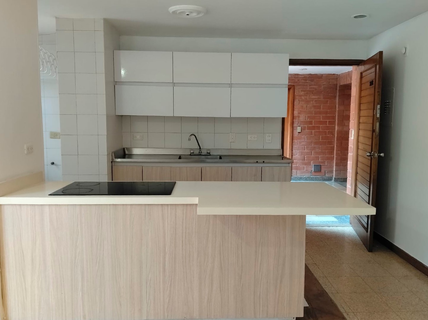 Apartamento en arriendo en El Poblado, Medellín · foto 3 de 16