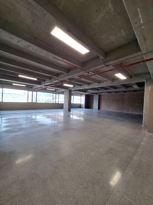 Oficina en arriendo en Rodeo Alto, Medellín, 365 m² · foto 4 de 5
