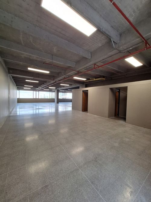 Oficina en arriendo en Rodeo Alto, Medellín, 365 m² · foto 3 de 5