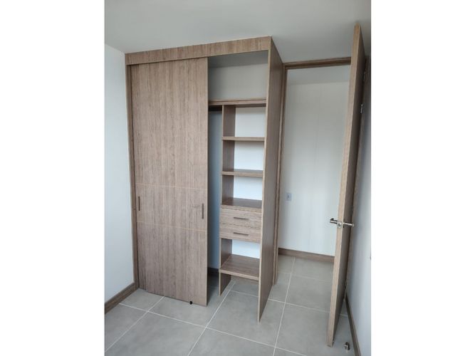 Apartamento de 3 alcobas en venta en Enciso, La Ceja, 68 m² · foto 11 de 18