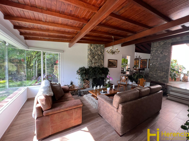 Casa en venta en Loma Del Chocho, Envigado · foto 2 de 24