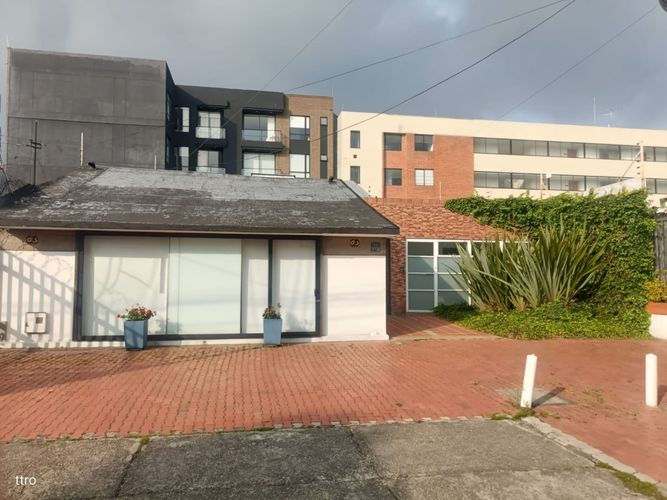 Casa de 3 alcobas en venta en San Patricio, Bogotá, 460 m² · foto 2 de 24