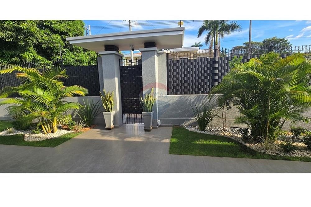 Exclusiva Casa Moderna en Venta en el Prestigioso Barrio Boquerón, Ciudad del Este — foto 3