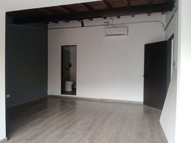 Oficina en arriendo en Laureles, Medellín, 27 m² · foto 3 de 11