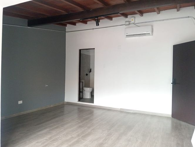 Oficina en arriendo en Laureles, Medellín, 27 m² · foto 5 de 11