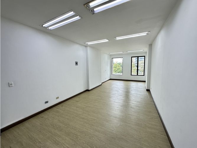 Oficina en arriendo en Milla De Oro, Medellín, 35 m² · foto 6 de 12