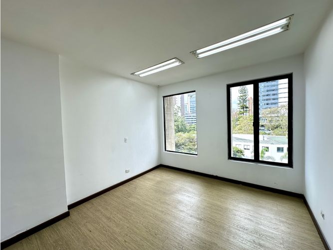 Oficina en arriendo en Milla De Oro, Medellín, 35 m² · foto 8 de 12