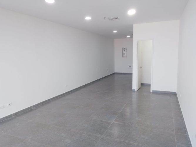 Oficina en arriendo en El Poblado, Medellín, 46 m² · foto 3 de 8