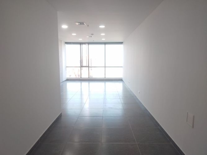 Oficina en arriendo en El Poblado, Medellín, 46 m² · foto 2 de 8