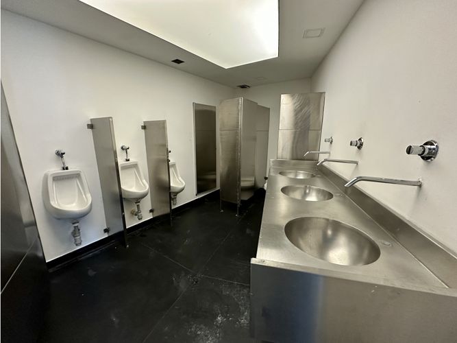 Local en arriendo en Oviedo, Medellín, 570 m² · foto 15 de 17