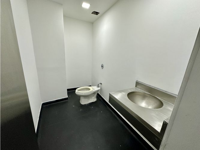 Local en arriendo en Oviedo, Medellín, 570 m² · foto 16 de 17