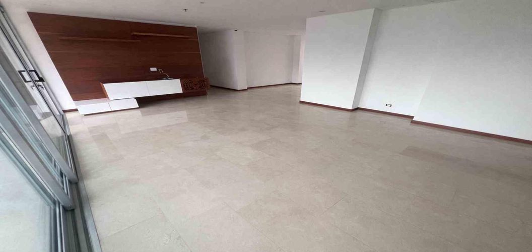 Apartamento de 5 alcobas en arriendo en El Poblado, Medellín, 200 m² · foto 2 de 21