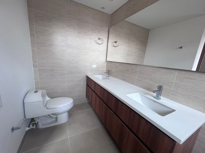 Apartamento de 5 alcobas en arriendo en El Poblado, Medellín, 200 m² · foto 14 de 21