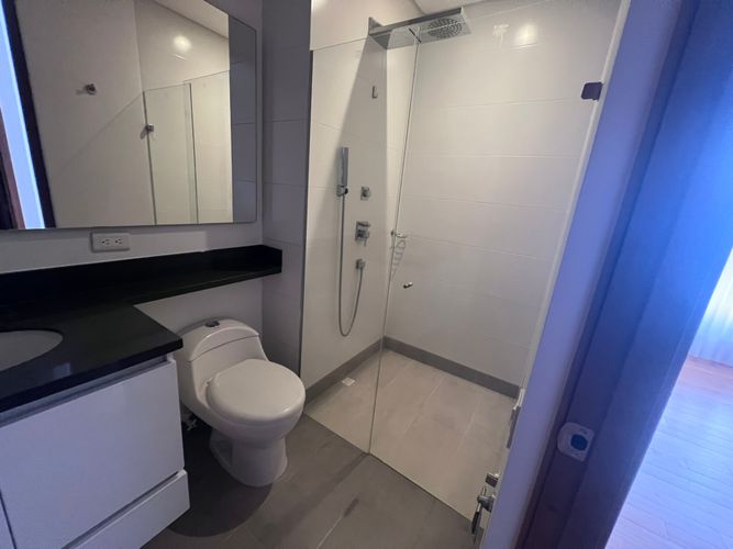 Apartamento de 5 alcobas en arriendo en El Poblado, Medellín, 200 m² · foto 17 de 21