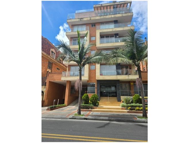 Apartamento de 3 alcobas en venta en Chicó Navarra, Bogotá, 156 m² · foto 2 de 19