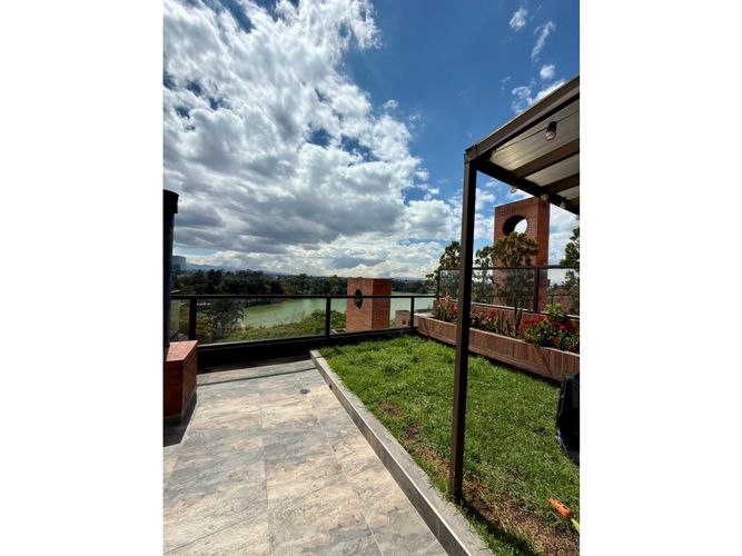 Apartamento de 3 alcobas en venta en Club De Los Lagartos, Bogotá, 160 m² · foto 2 de 13