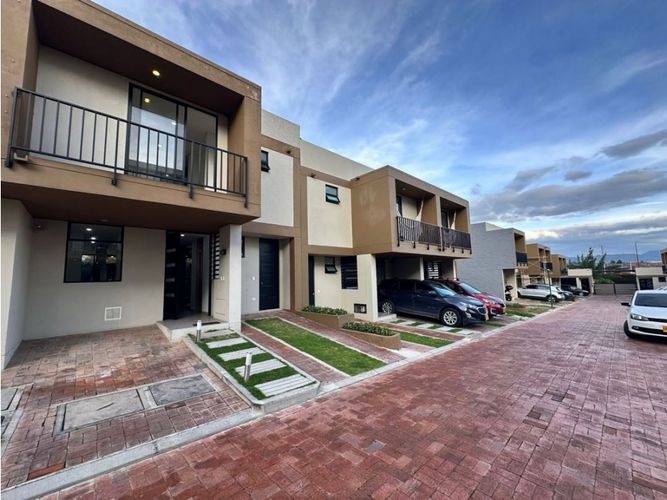 Casa de 3 alcobas en venta en Ub El Trebol, Cota, 135 m² · foto 2 de 24