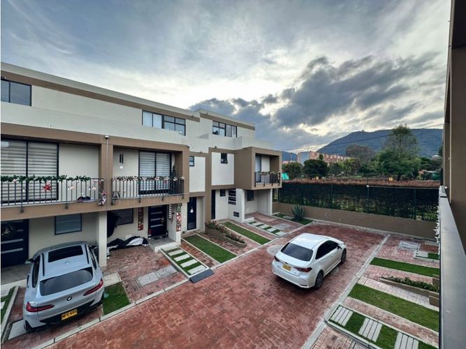 Casa de 3 alcobas en venta en Ub El Trebol, Cota, 135 m² · foto 3 de 24