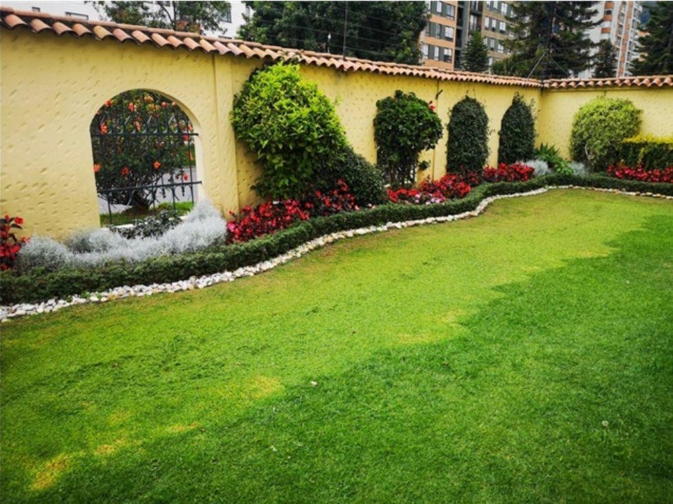 Casa en venta en Caobos Salazar, Bogotá · foto 2 de 24