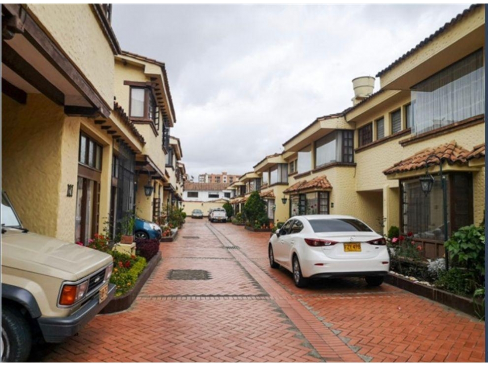 Casa en venta en Caobos Salazar, Bogotá · foto 3 de 24