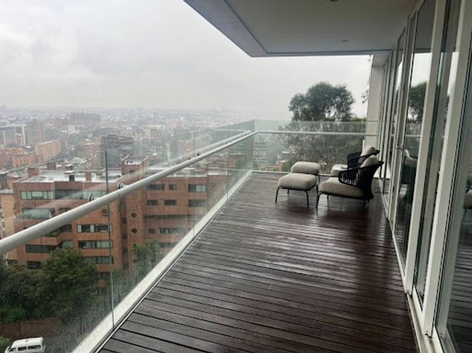 Apartamento de 4 alcobas en venta en Los Rosales, Bogotá, 393 m² · foto 3 de 19