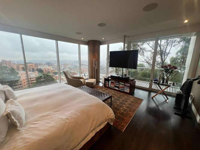 Apartamento de 4 alcobas en venta en Los Rosales, Bogotá, 393 m² · foto 17 de 19
