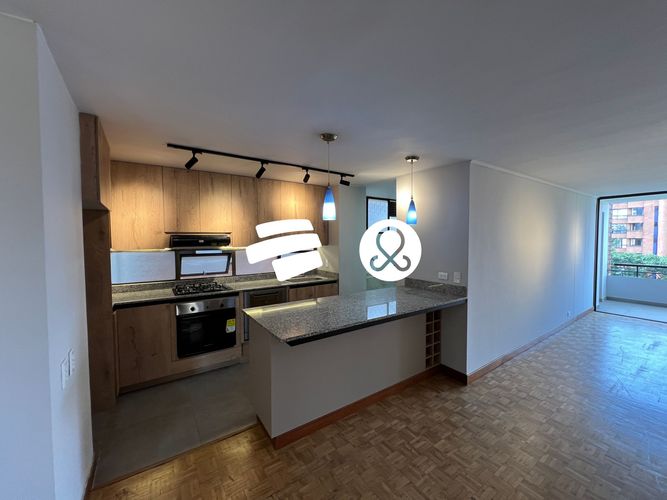 Apartamento de 3 alcobas en venta en El Poblado, Medellín, 131 m² · foto 2 de 19