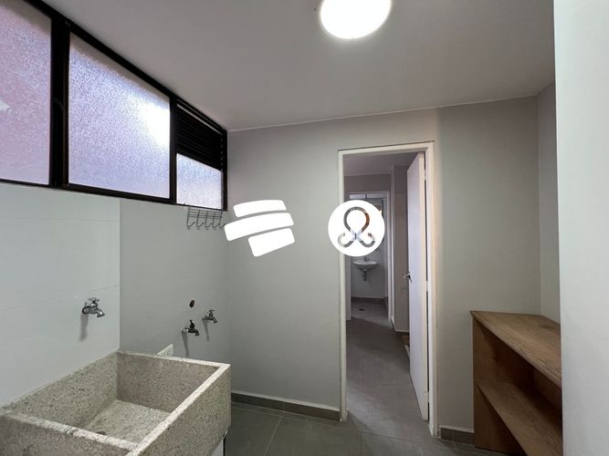 Apartamento de 3 alcobas en venta en El Poblado, Medellín, 131 m² · foto 3 de 19