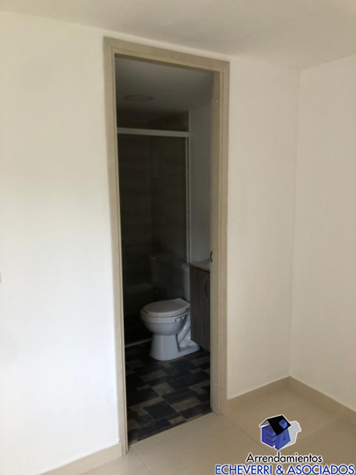 Apartamento de 2 alcobas en venta en Loma De San Jose, Sabaneta, 58 m² · foto 2 de 6