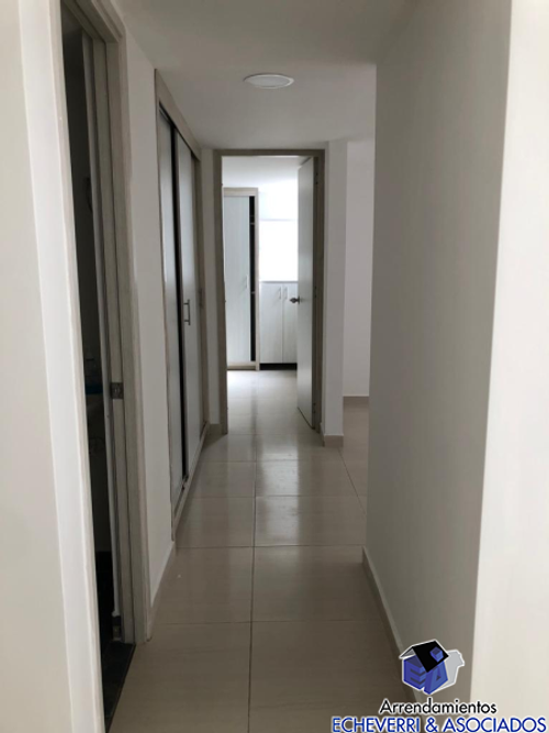 Apartamento de 2 alcobas en venta en Loma De San Jose, Sabaneta, 58 m² · foto 3 de 6