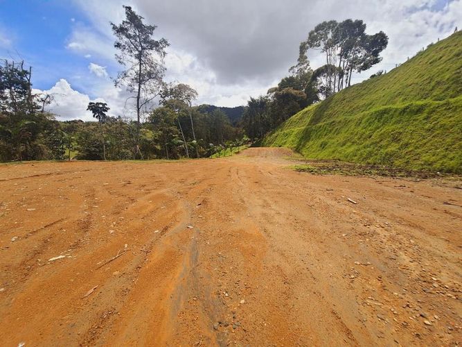 Lote en venta en Guamito, La Ceja, 4402 m² · foto 3 de 24
