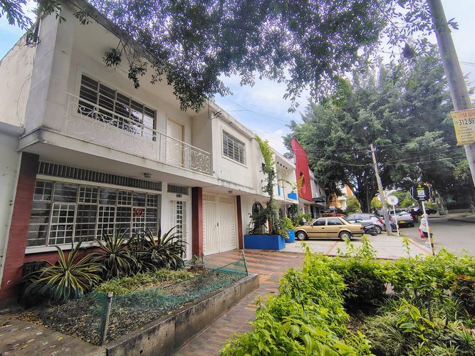 Casa de 5 alcobas en venta en El Prado, Bucaramanga, 320 m² · foto 3 de 24