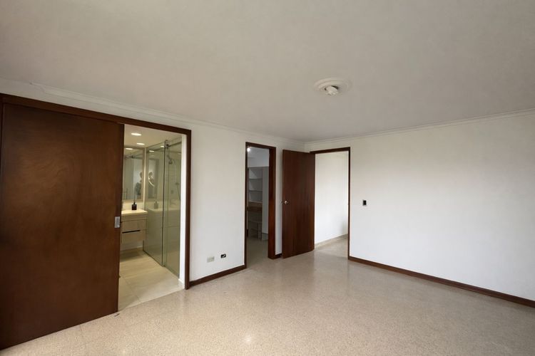 Apartamento de 3 alcobas en arriendo en Las Lomas, Medellín, 136 m² · foto 3 de 24