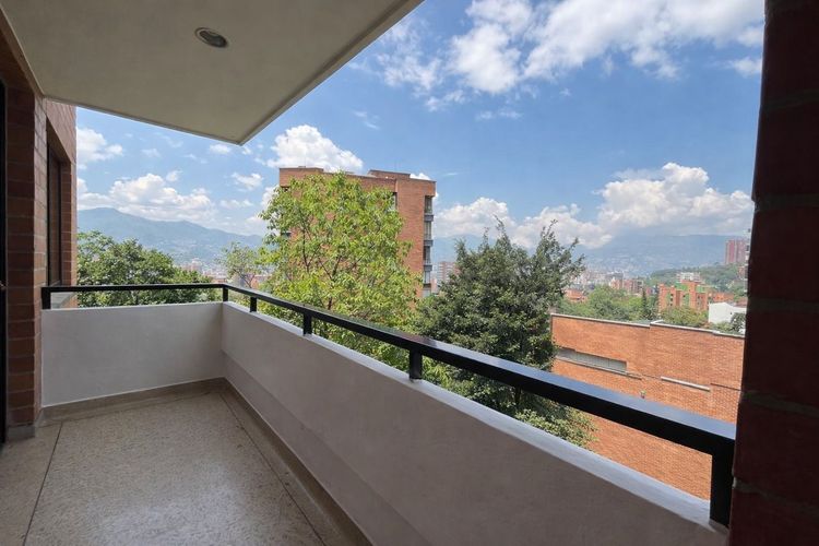 Apartamento de 3 alcobas en arriendo en Las Lomas, Medellín, 136 m² · foto 9 de 24