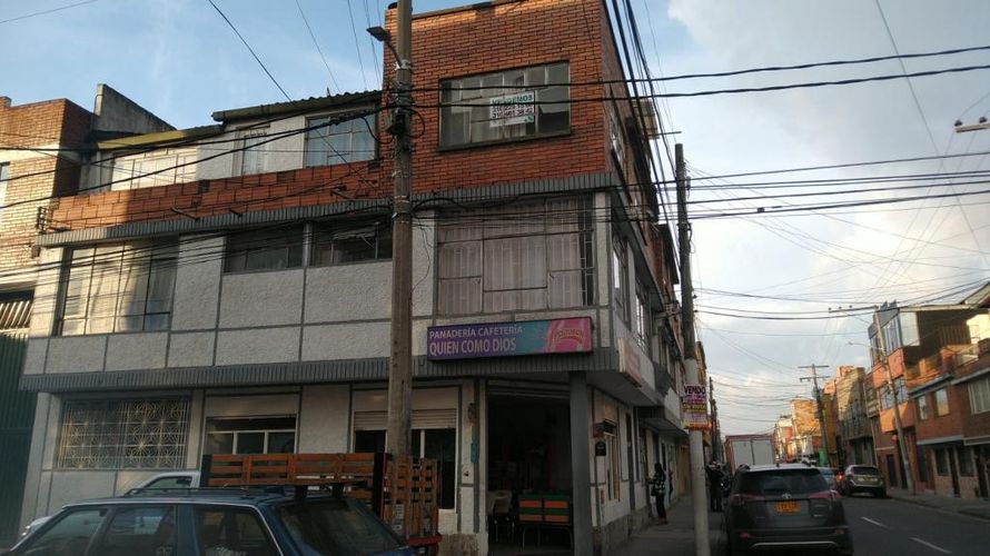 Casa de 4 alcobas en venta en Las Ferias, Bogotá, 252 m² · foto 2 de 14