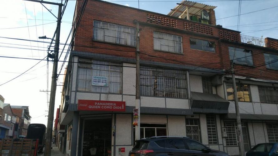 Casa de 4 alcobas en venta en Las Ferias, Bogotá, 252 m² · foto 3 de 14