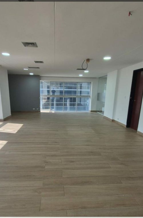 Oficina en arriendo en El Diamante No. 2, Medellín, 246 m² · foto 2 de 7