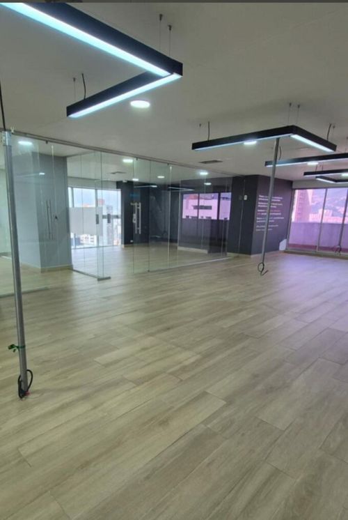 Oficina en arriendo en El Diamante No. 2, Medellín, 246 m² · foto 3 de 7